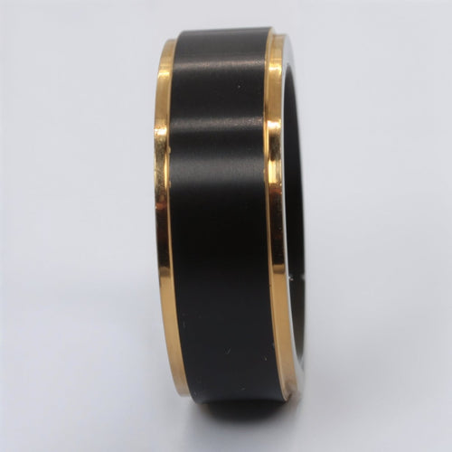 Czarno-złoty sygnet z wolframu 8 mm
