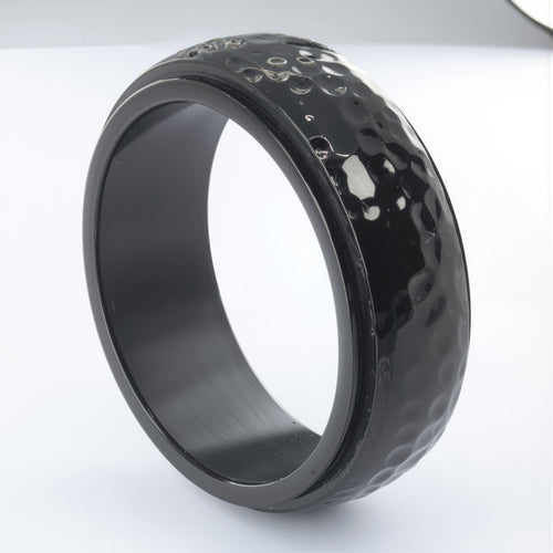 Sygnet męski antystresowy CZARNY z młotkowaną fakturą 8 mm, masywny, stal chirurgiczna