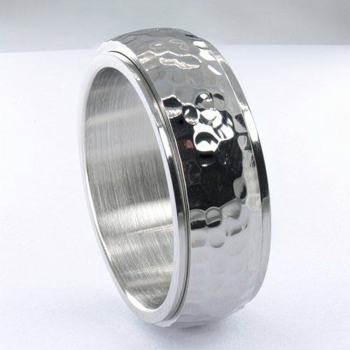 Srebrny SYGNET MĘSKI / UNISEX antystresowy z obrotowym młotkowanym ringiem 8mm, stal chirurgiczna