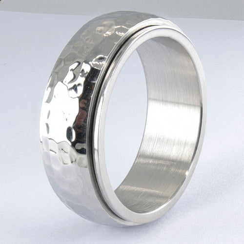 Srebrny SYGNET MĘSKI / UNISEX antystresowy z obrotowym młotkowanym ringiem 8mm, stal chirurgiczna